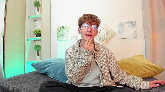 iiangel  online show from 10-30-25, 03:08