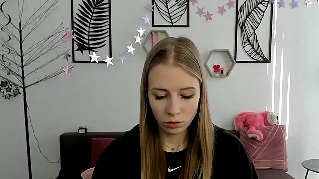 Snapshot of AnnNorriss chatting on 02-19-25, 06:33 AnnNorriss online show from 02-19-25, 06:33