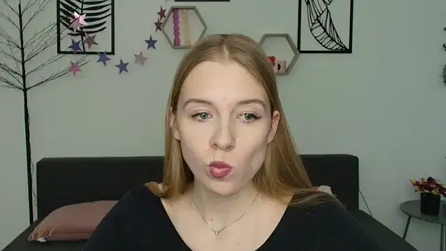 Snapshot of AnnNorriss chatting on 03-07-25, 04:33 AnnNorriss online show from 03-07-25, 04:33