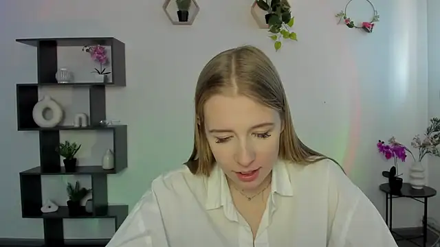 Snapshot of AnnNorriss chatting on 03-09-25, 09:35 AnnNorriss online show from 03-09-25, 09:35