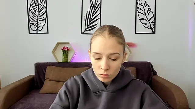 Snapshot of AnnNorriss chatting on 03-13-25, 12:35 AnnNorriss online show from 03-13-25, 12:35