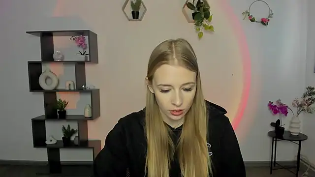 Snapshot of AnnNorriss chatting on 03-17-25, 01:08 AnnNorriss online show from 03-17-25, 01:08