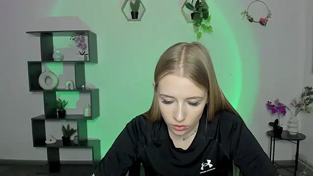 Snapshot of AnnNorriss chatting on 03-17-25, 04:22 AnnNorriss online show from 03-17-25, 04:22