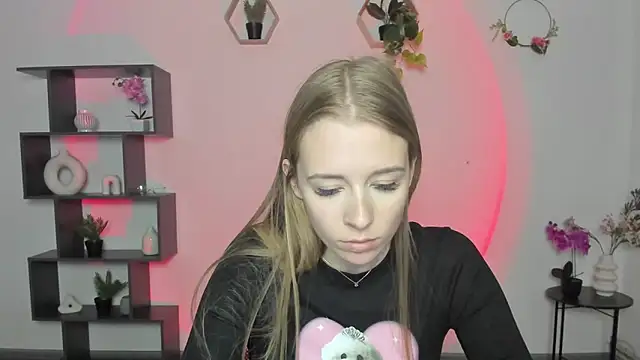 Snapshot of AnnNorriss chatting on 03-18-25, 04:48 AnnNorriss online show from 03-18-25, 04:48