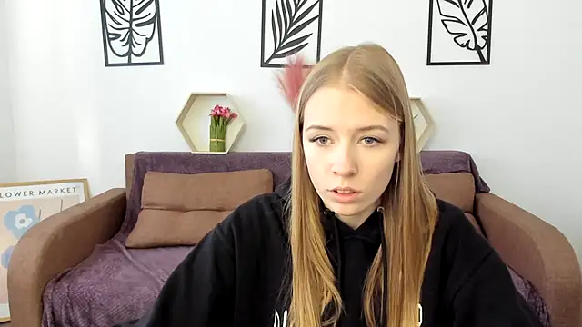 Snapshot of AnnNorriss chatting on 03-19-25, 10:44 AnnNorriss online show from 03-19-25, 10:44