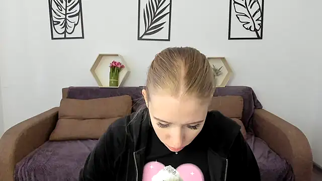 Snapshot of AnnNorriss chatting on 03-21-25, 08:06 AnnNorriss online show from 03-21-25, 08:06