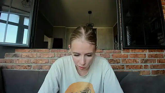 Snapshot of AnnNorriss chatting on 09-08-25, 02:16 AnnNorriss online show from 09-08-25, 02:16