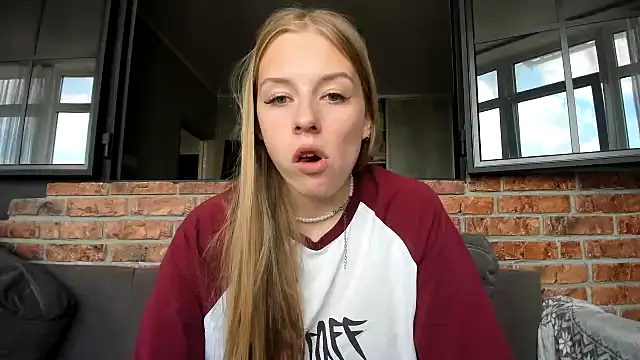 Snapshot of AnnNorriss chatting on 09-20-25, 09:10 AnnNorriss online show from 09-20-25, 09:10