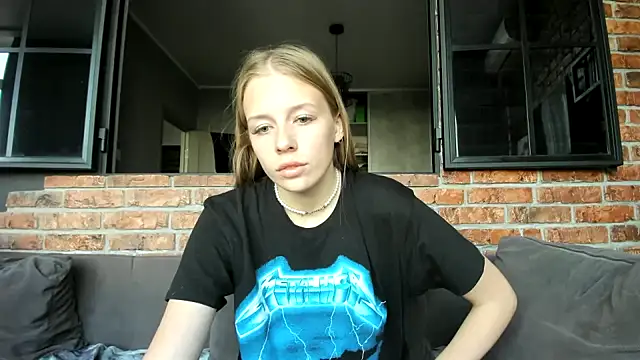 Snapshot of AnnNorriss chatting on 09-25-25, 03:05 AnnNorriss online show from 09-25-25, 03:05