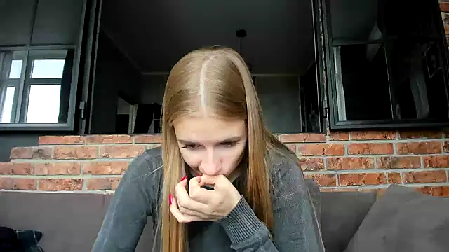 Snapshot of AnnNorriss chatting on 10-02-25, 10:11 AnnNorriss online show from 10-02-25, 10:11