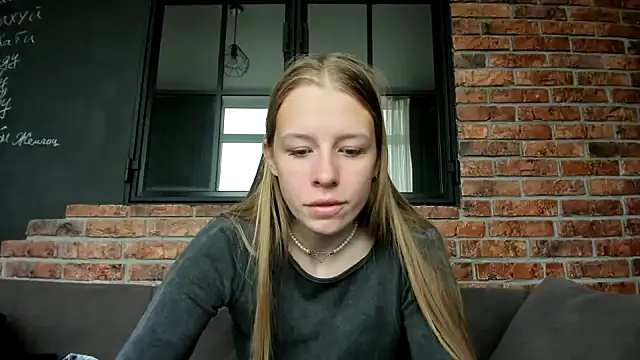 Snapshot of AnnNorriss chatting on 10-04-25, 05:16 AnnNorriss online show from 10-04-25, 05:16