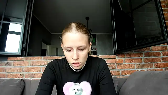 Snapshot of AnnNorriss chatting on 10-06-25, 12:13 AnnNorriss online show from 10-06-25, 12:13