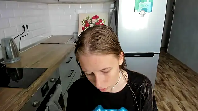 Snapshot of AnnNorriss chatting on 10-30-25, 11:44 AnnNorriss online show from 10-30-25, 11:44