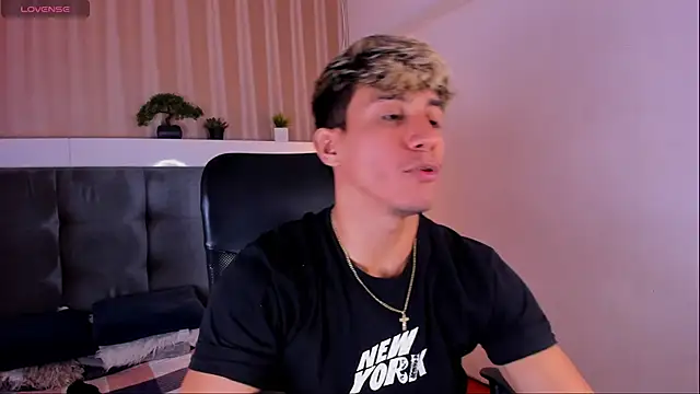 Allex Cano online show from 03-18-25, 03:10