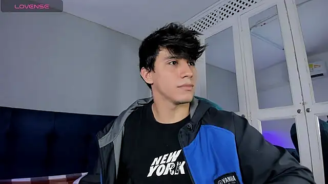 Snapshot of Allex_Cano chatting on 02-21-26, 03:18 Allex Cano online show from 02-21-26, 03:18