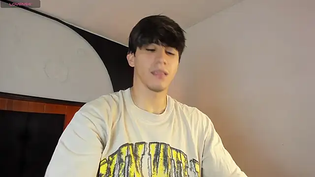 Snapshot of Allex_Cano chatting on 03-01-26, 08:33 Allex Cano online show from 03-01-26, 08:33