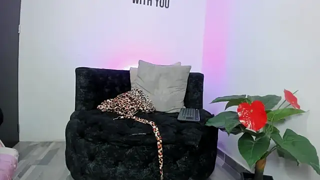 Zamira Taylor online show from 03-07-25, 01:53