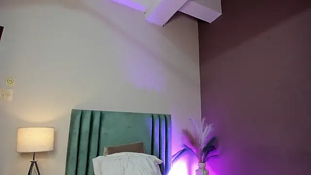 Zamira Taylor online show from 04-09-26, 06:19