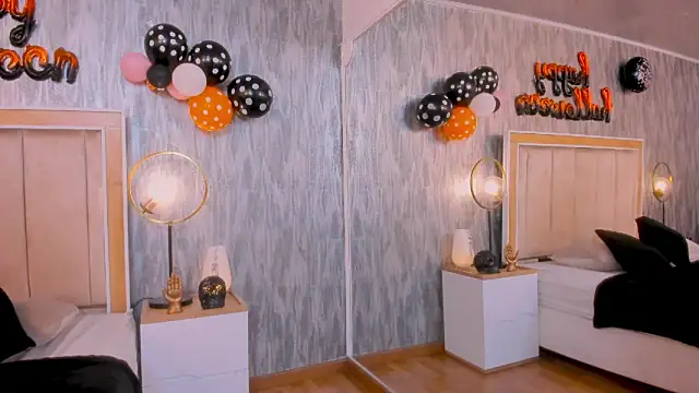 NahomyCarther online show from 10-31-25, 03:51