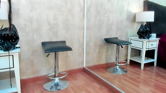 NahomyCarther online show from 11-14-25, 04:22