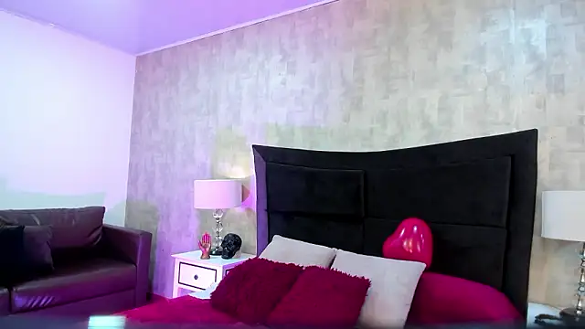 NahomyCarther online show from 03-11-26, 04:57