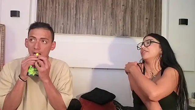 aron and paula online show from 10-31-25, 04:02