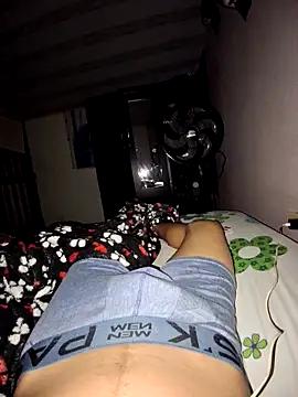 Snapshot of mikytoo chatting on 12-16-25, 07:35 mikytoo online show from 12-16-25, 07:35