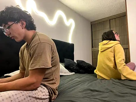 Snapshot of DesireLuxe chatting on 10-08-25, 07:50 DesireLuxe online show from 10-08-25, 07:50