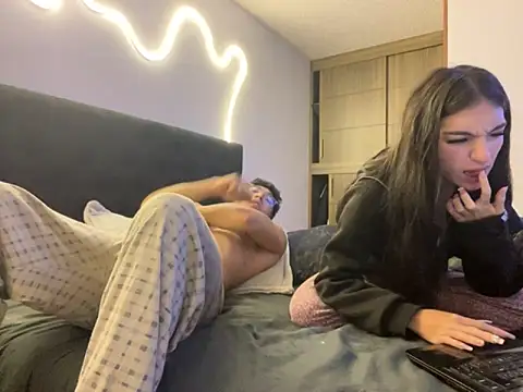 Snapshot of DesireLuxe chatting on 10-14-25, 07:42 DesireLuxe online show from 10-14-25, 07:42