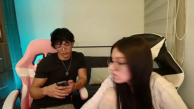 Snapshot of DesireLuxe chatting on 11-05-25, 06:57 DesireLuxe online show from 11-05-25, 06:57