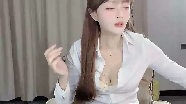 Snapshot of Annnnqi-77 chatting on 02-28-25, 11:36 Annnnqi-77 online show from 02-28-25, 11:36