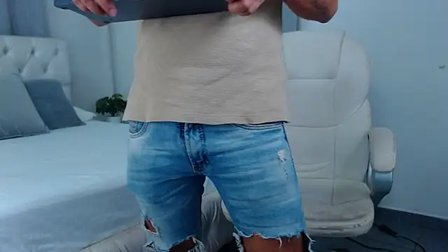 Snapshot of sebastian_colle chatting on 02-21-25, 12:06 sebastian colle online show from 02-21-25, 12:06