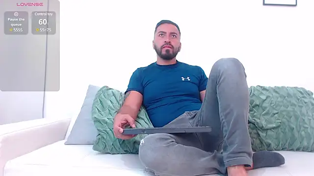 Snapshot of sebastian_colle chatting on 03-17-25, 12:25 sebastian colle online show from 03-17-25, 12:25