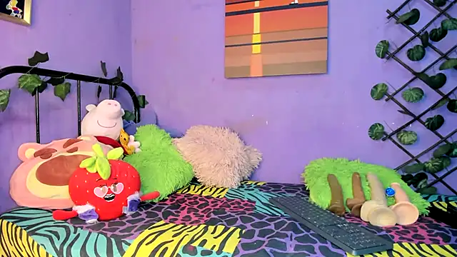 Snapshot of amydelahozgomez chatting on 10-27-25, 02:04 amydelahozgomez online show from 10-27-25, 02:04