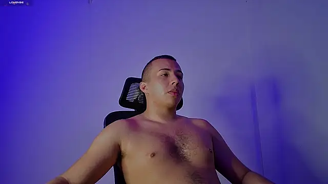 Snapshot of Donathoo1 chatting on 03-11-25, 01:56 Donathoo1 online show from 03-11-25, 01:56