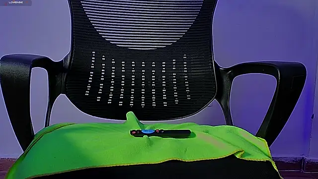 Snapshot of Donathoo1 chatting on 03-17-25, 05:16 Donathoo1 online show from 03-17-25, 05:16