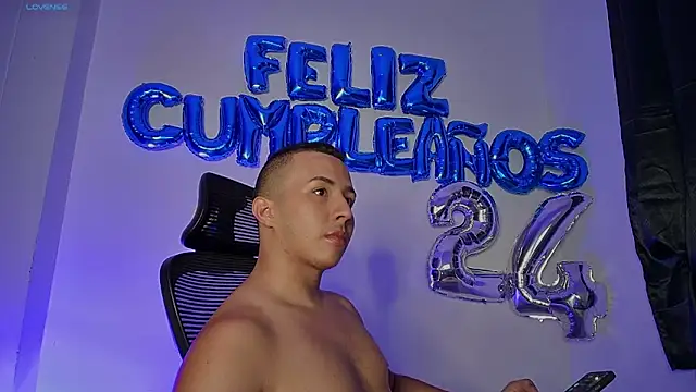 Snapshot of Donathoo1 chatting on 09-18-25, 09:50 Donathoo1 online show from 09-18-25, 09:50