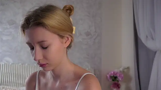 SunnivaCovil online show from 04-28-26, 02:44