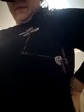 Snapshot of Dolcecurvy chatting on 03-18-25, 02:04 Dolcecurvy online show from 03-18-25, 02:04