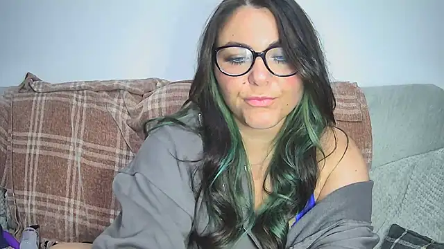 Snapshot of Xx_Mia_R_xX chatting on 03-15-25, 12:36 Xx Mia R xX online show from 03-15-25, 12:36