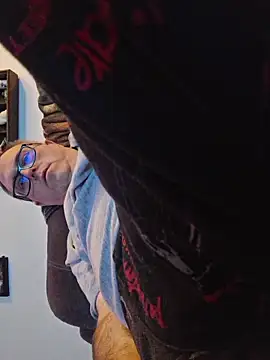 Snapshot of Smallone327 chatting on 02-06-26, 09:01 Smallone327 online show from 02-06-26, 09:01