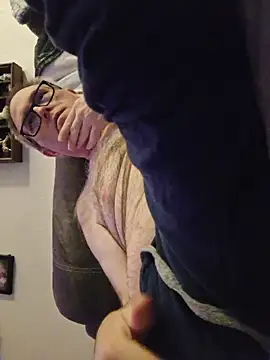 Snapshot of Smallone327 chatting on 03-15-26, 05:46 Smallone327 online show from 03-15-26, 05:46