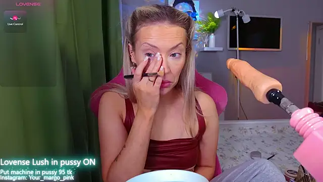 Snapshot of Margony chatting on 11-25-25, 03:39 Margony online show from 11-25-25, 03:39