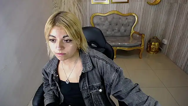 Snapshot of lili_conor_s chatting on 02-25-25, 03:20 lili conor s online show from 02-25-25, 03:20