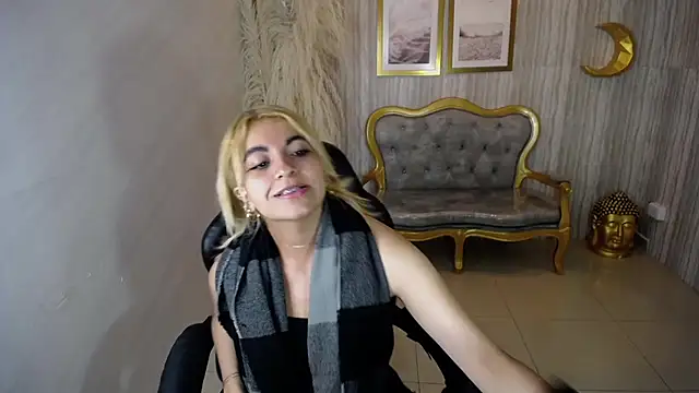 Snapshot of lili_conor_s chatting on 03-01-25, 03:10 lili conor s online show from 03-01-25, 03:10