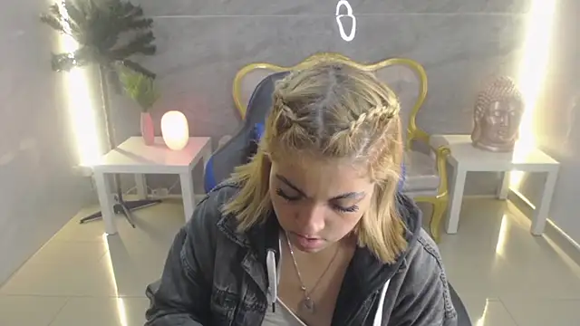 Snapshot of lili_conor_s chatting on 03-13-25, 08:32 lili conor s online show from 03-13-25, 08:32