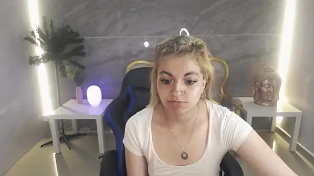 Snapshot of lili_conor_s chatting on 03-13-25, 11:38 lili conor s online show from 03-13-25, 11:38