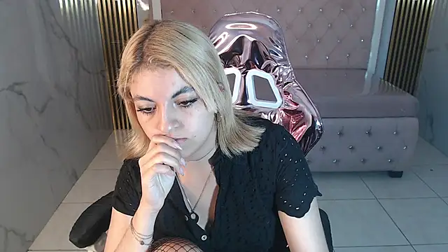 Snapshot of lili_conor_s chatting on 03-20-25, 03:56 lili conor s online show from 03-20-25, 03:56