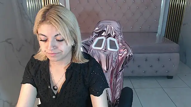 Snapshot of lili_conor_s chatting on 03-20-25, 07:03 lili conor s online show from 03-20-25, 07:03