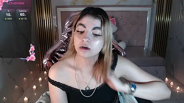 Snapshot of lili_conor_s chatting on 09-17-25, 03:30 lili conor s online show from 09-17-25, 03:30